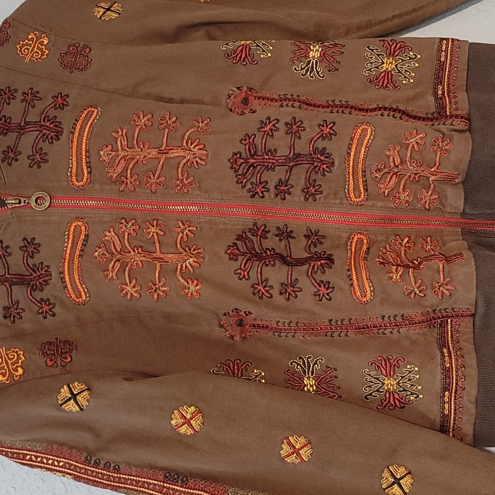 Cute Embroidered Jacket - Picture 2 of 8